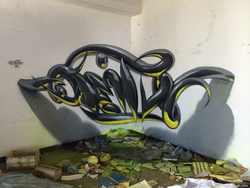 Odeith-anamorphic-chrome-tubes-letters-yellow-fluor-botom-light